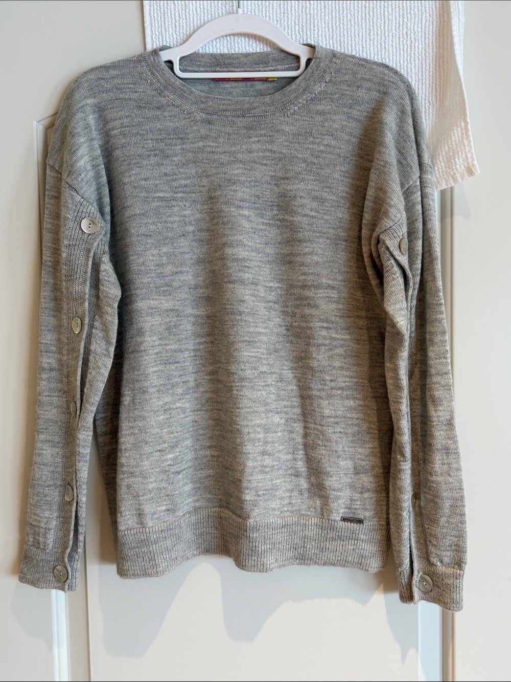 Women's Crew Neck Sweater in Light Gray